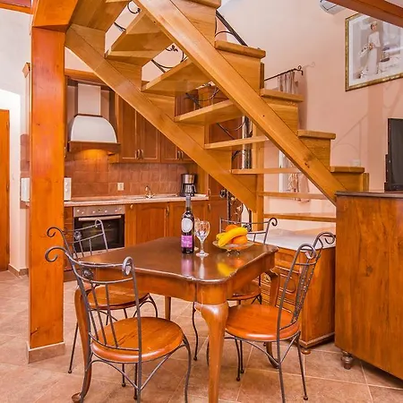 Irundo - Arch Dubrovník