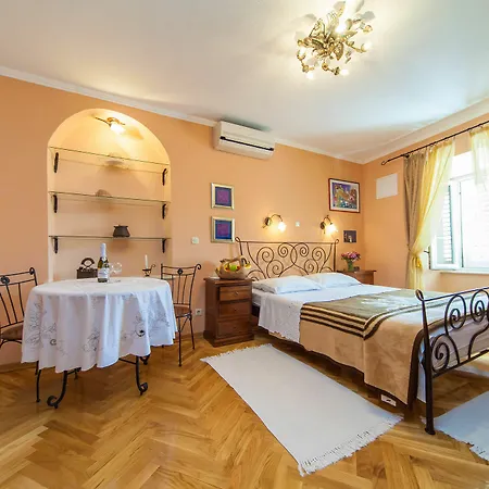 Irundo - Arch Apartmán *
