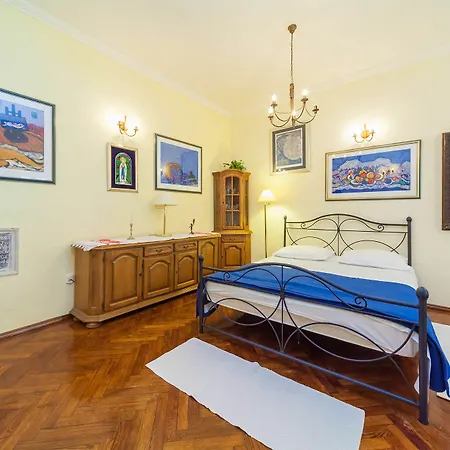 Irundo - Arch Dubrovník